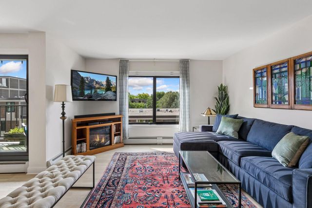 7220 York Avenue S 413, Edina, MN 55435
