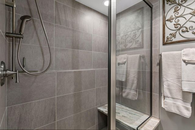 7220 York Avenue S 413, Edina, MN 55435
