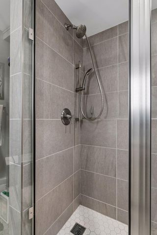7220 York Avenue S 413, Edina, MN 55435
