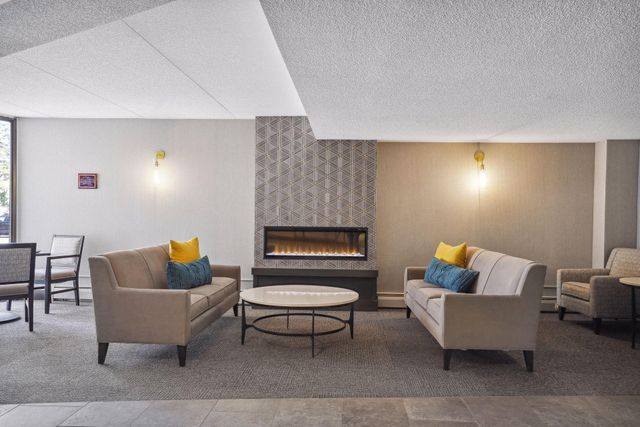 7220 York Avenue S 413, Edina, MN 55435