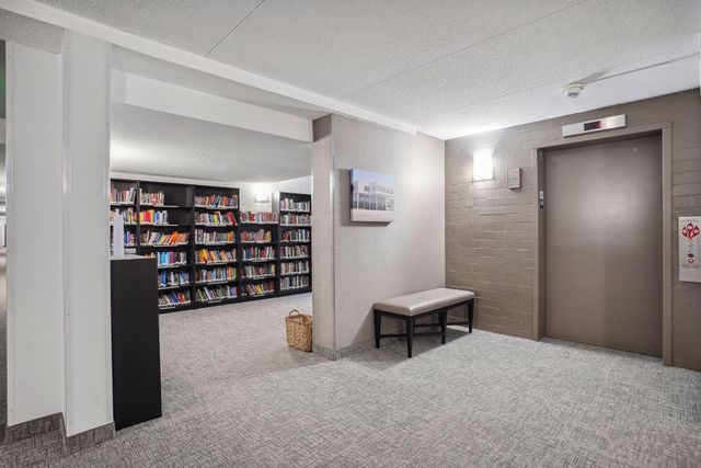 7220 York Avenue S 413, Edina, MN 55435