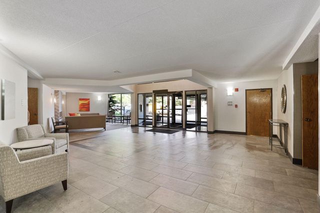 7220 York Avenue S 413, Edina, MN 55435