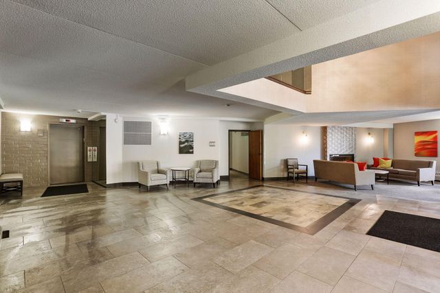 7220 York Avenue S 413, Edina, MN 55435