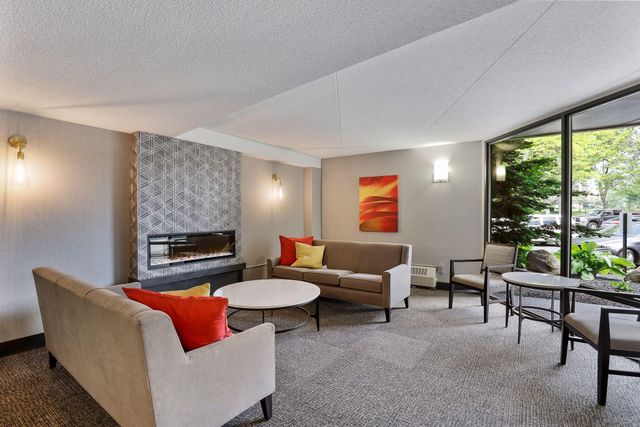 7220 York Avenue S 413, Edina, MN 55435