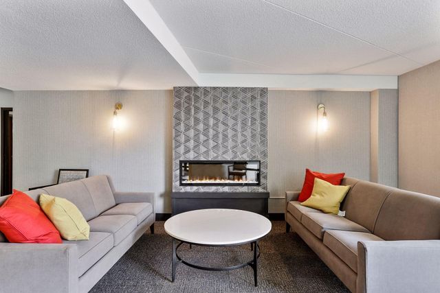 7220 York Avenue S 413, Edina, MN 55435