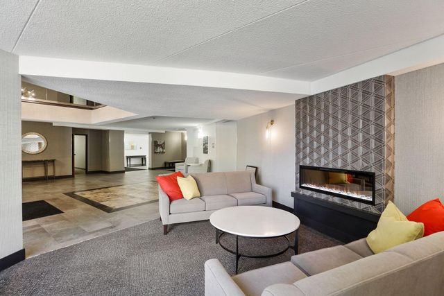 7220 York Avenue S 413, Edina, MN 55435