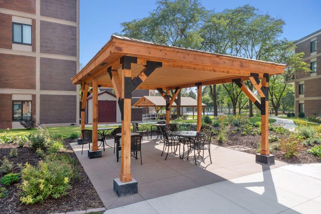7220 York Avenue S 413, Edina, MN 55435