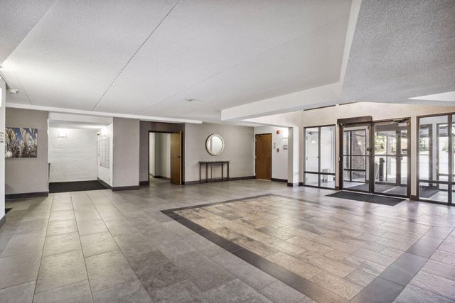 7220 York Avenue S 413, Edina, MN 55435