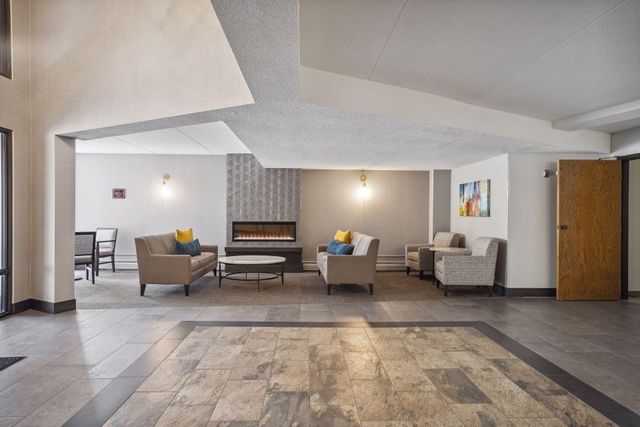 7220 York Avenue S 413, Edina, MN 55435