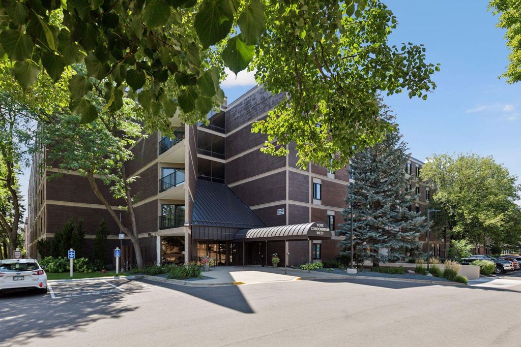7220 York Avenue S 413, Edina, MN 55435 — photo 2