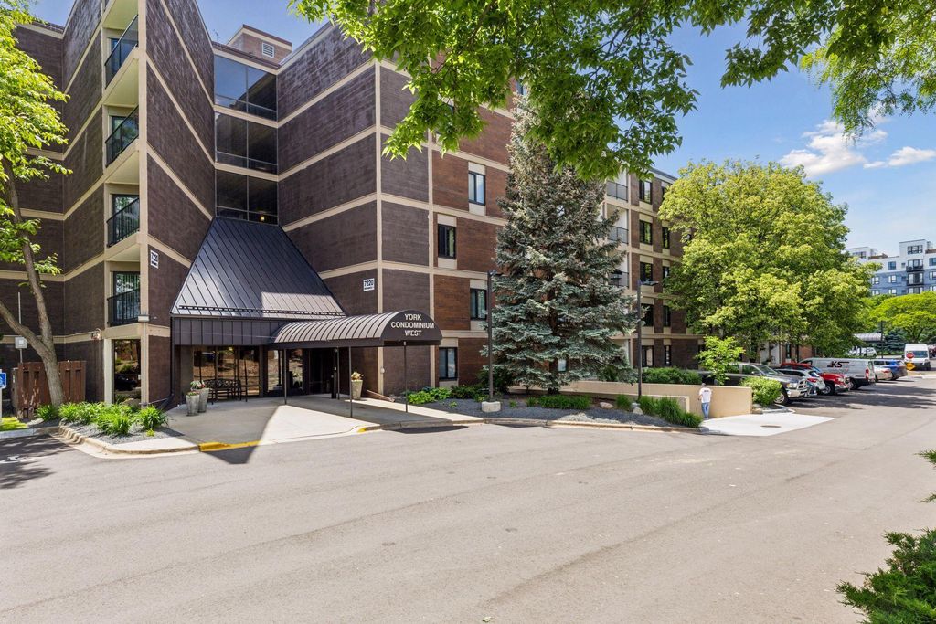 7220 York Avenue S 413, Edina, MN 55435 — photo 3