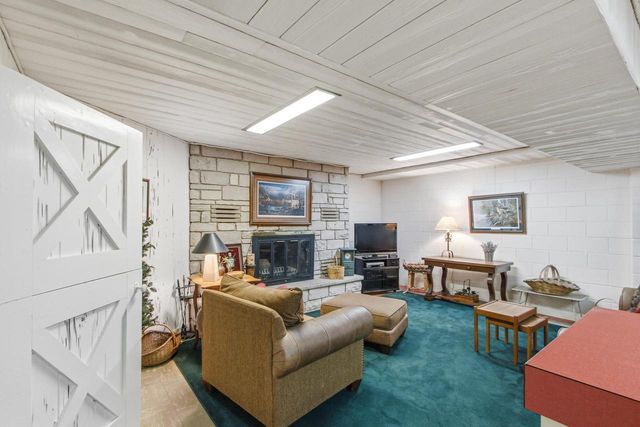 3060 Shadyside Drive, Stoughton, WI 53589