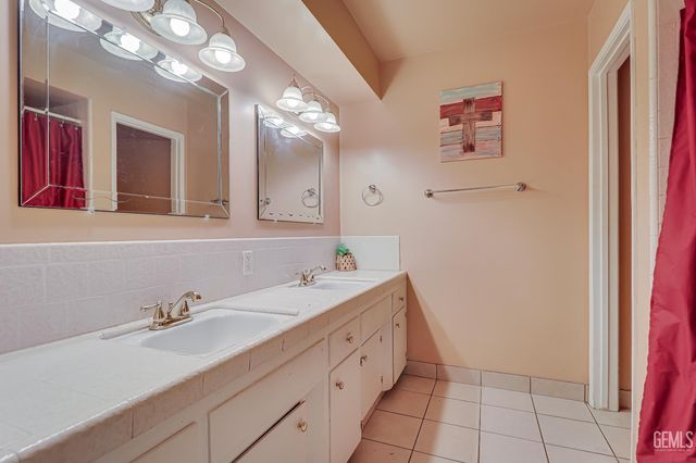 5804 Carissa Avenue, Bakersfield, CA 93309