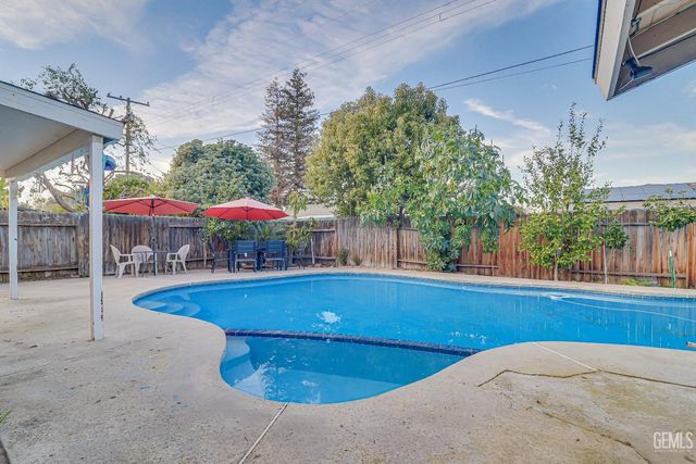 5804 Carissa Avenue, Bakersfield, CA 93309