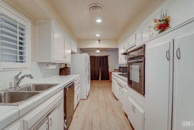 5804 Carissa Avenue, Bakersfield, CA 93309