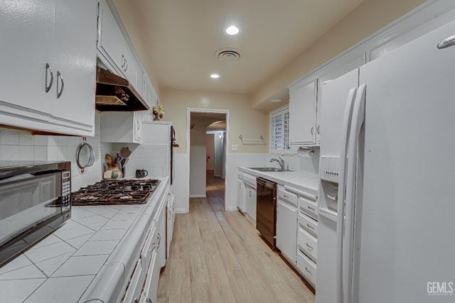 5804 Carissa Avenue, Bakersfield, CA 93309