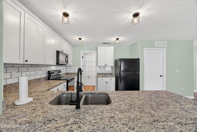 94 W Luminous Way, Hampstead, NC 28443