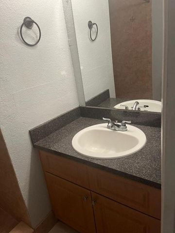 6053 10th Avenue N 237, Greenacres, FL 33463