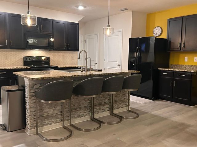 32804 BROOKS HAWK LN, Wesley Chapel, FL 33543