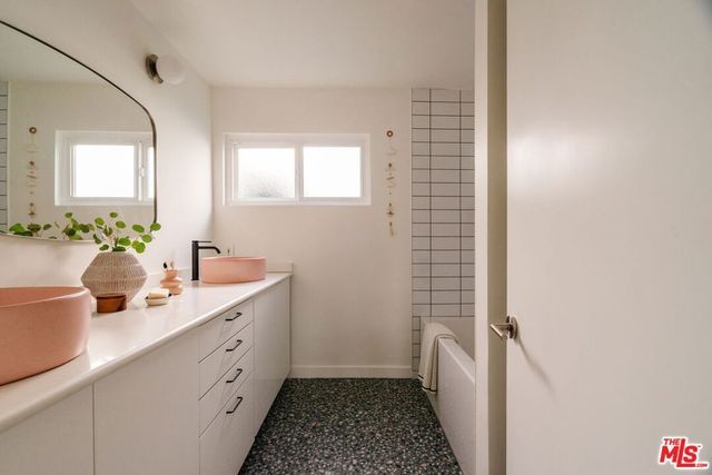 941 Fortune Way, Los Angeles, CA 90042