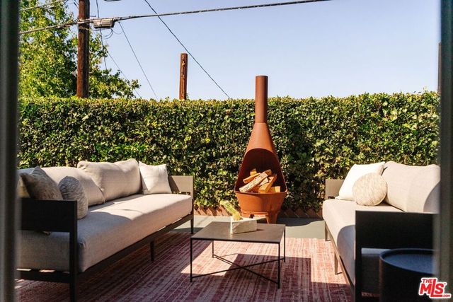 941 Fortune Way, Los Angeles, CA 90042