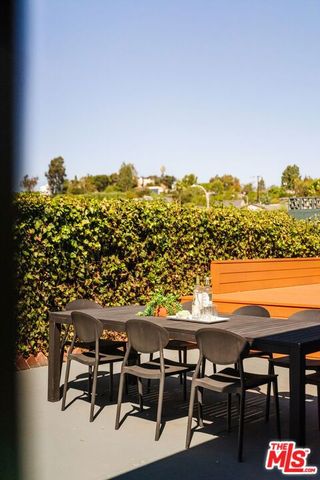 941 Fortune Way, Los Angeles, CA 90042