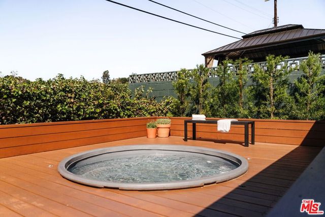 941 Fortune Way, Los Angeles, CA 90042