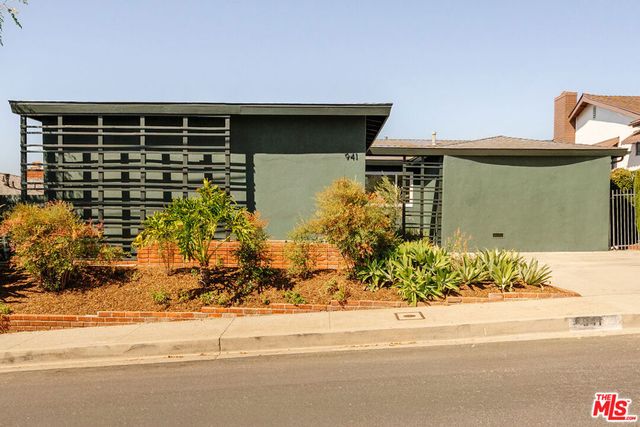 941 Fortune Way, Los Angeles, CA 90042