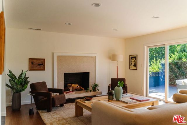 941 Fortune Way, Los Angeles, CA 90042
