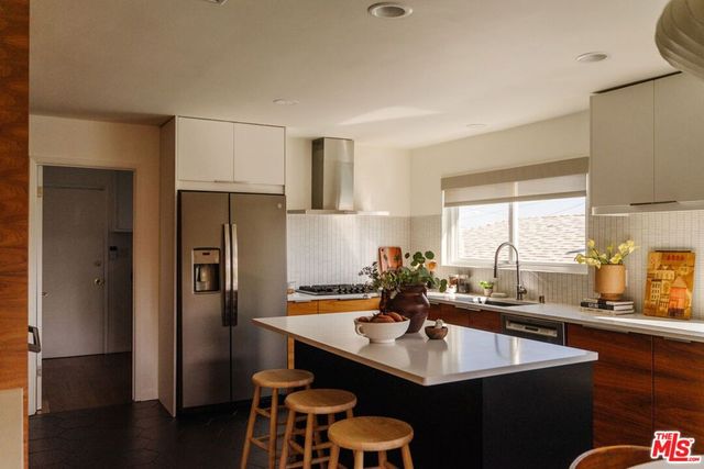 941 Fortune Way, Los Angeles, CA 90042