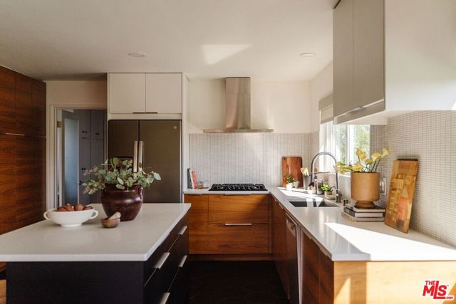 941 Fortune Way, Los Angeles, CA 90042