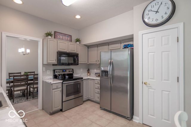 715 Hohlier Lane, Avon, IN 46123