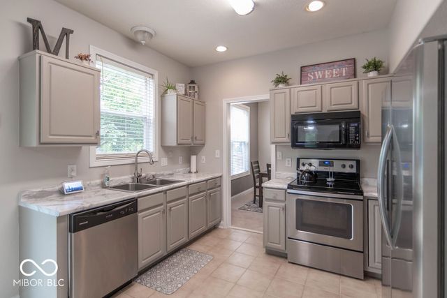 715 Hohlier Lane, Avon, IN 46123