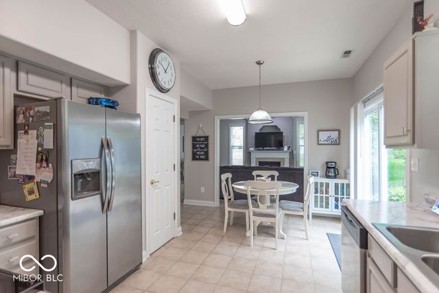 715 Hohlier Lane, Avon, IN 46123