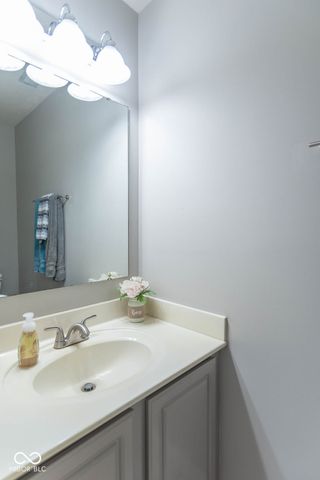 715 Hohlier Lane, Avon, IN 46123