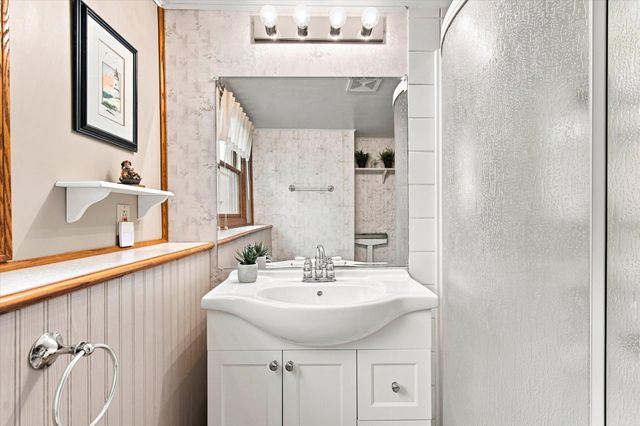 33165 Marmon Street NE, Cambridge, MN 55008