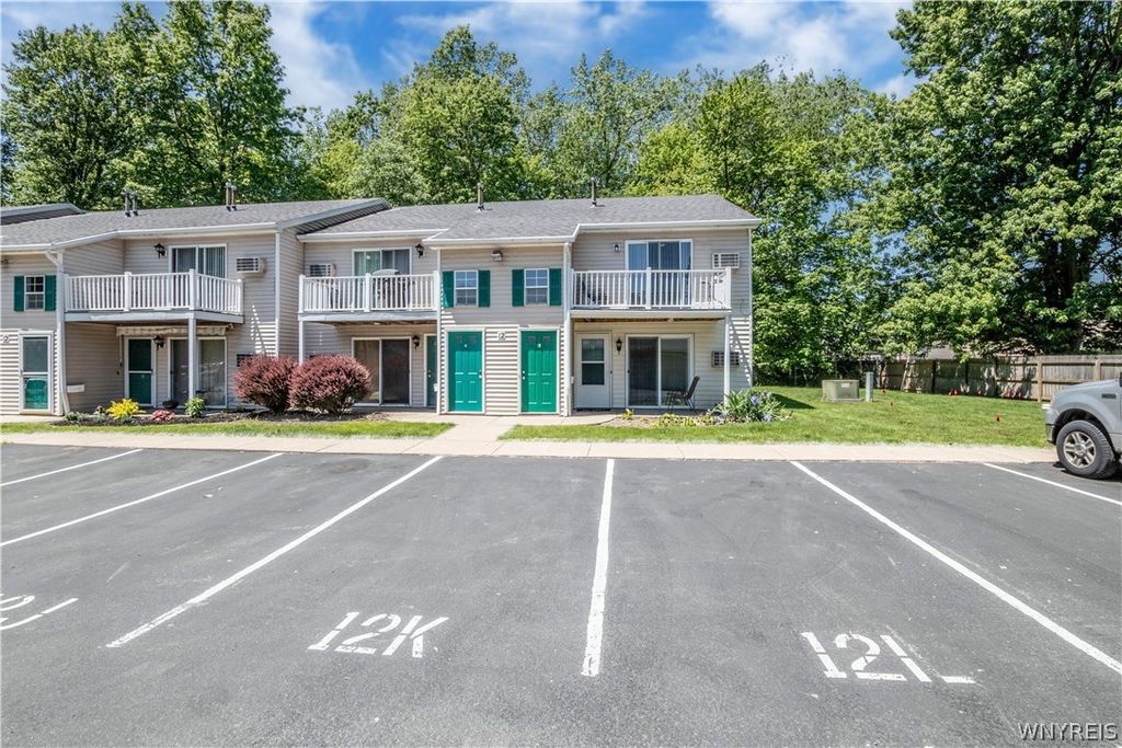 12 Sunmist Sq 12L, Amherst, NY 14228
