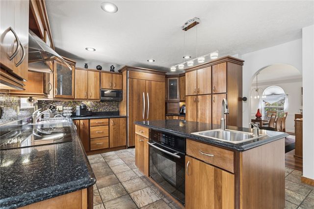 442 Shelbourne Dr, Plum Boro, PA 15239