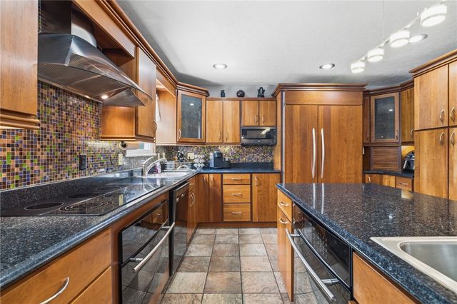 442 Shelbourne Dr, Plum Boro, PA 15239