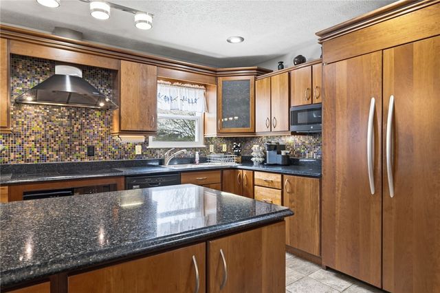 442 Shelbourne Dr, Plum Boro, PA 15239