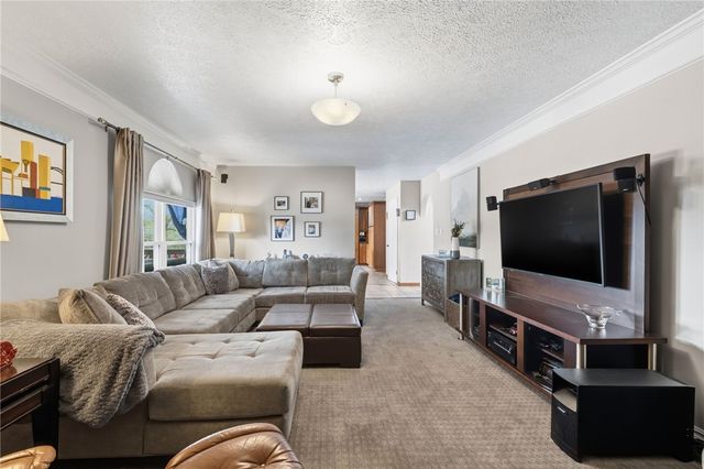 442 Shelbourne Dr, Plum Boro, PA 15239
