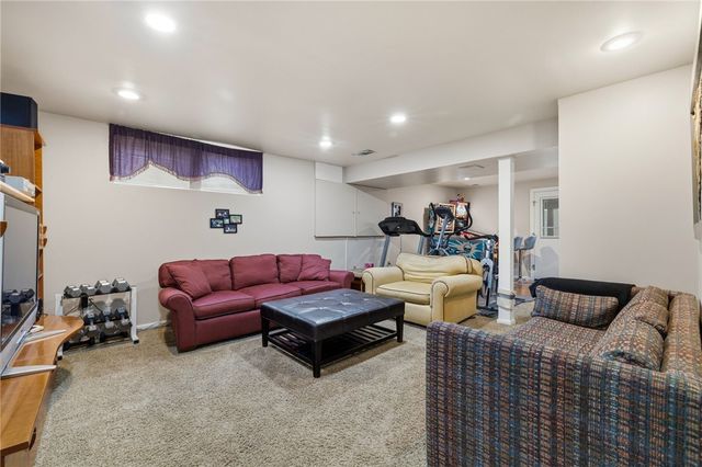 442 Shelbourne Dr, Plum Boro, PA 15239