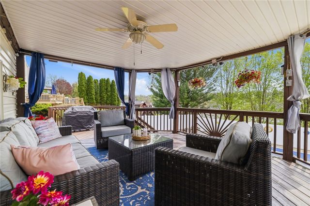 442 Shelbourne Dr, Plum Boro, PA 15239
