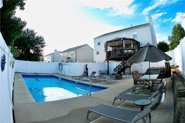 442 Shelbourne Dr, Plum Boro, PA 15239