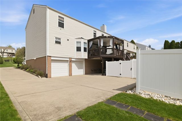 442 Shelbourne Dr, Plum Boro, PA 15239