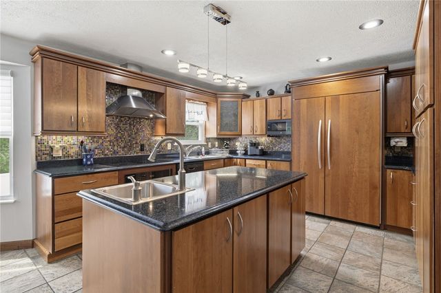 442 Shelbourne Dr, Plum Boro, PA 15239