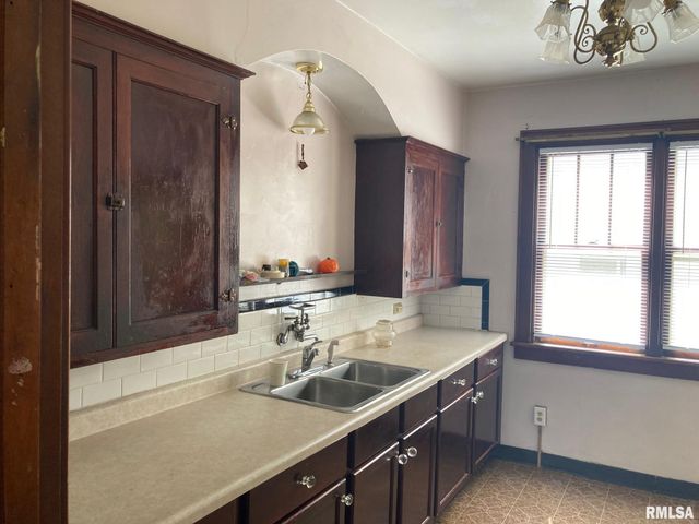 619 S MACARTHUR Boulevard, Springfield, IL 62704