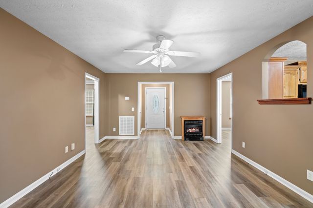 208 Luther Ct, Dickson, TN 37055