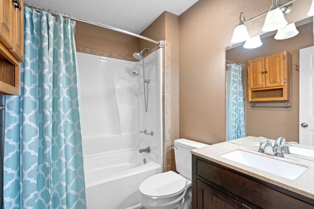 208 Luther Ct, Dickson, TN 37055