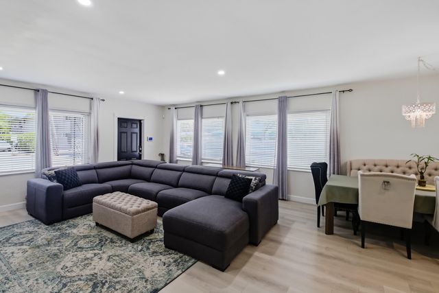 836 NE 17th Terrace, Fort Lauderdale, FL 33304